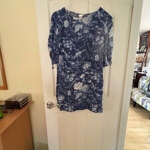 H&M Blue and White Floral blouse